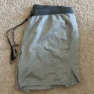 Nike running shorts - L